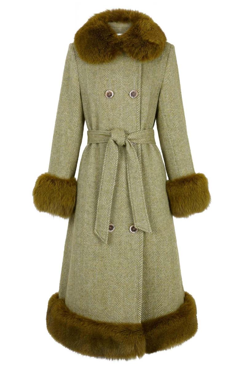Abrigo de lana con detalles de pelo y cinturón, de la firma Cyrana
