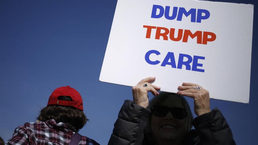 Pancarta en contra de la reforma sanitaria de Trump.