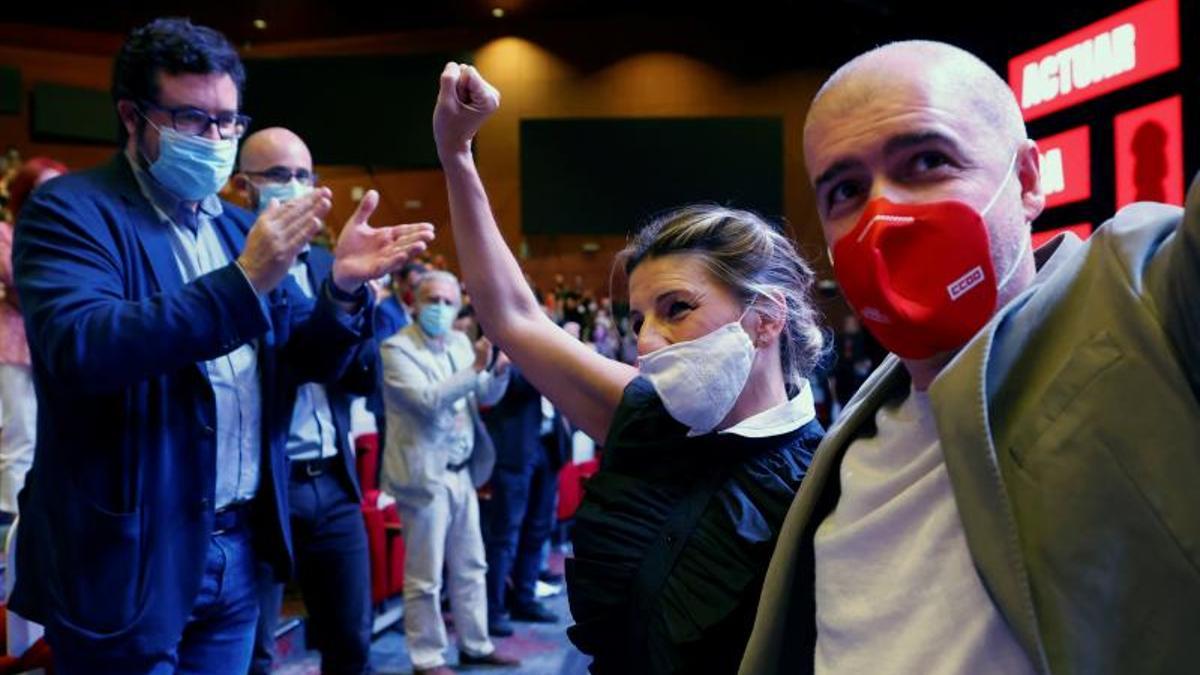 La vicepresidenta segunda y ministra de Trabajo y Economía Social, Yolanda Díaz, junto al secretario general de CCOO, Unai Sordo, en el hotel Auditórium de Madrid durante el 12º Congreso Confederal del sindicato.