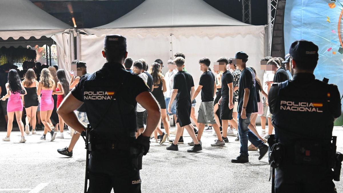 Los custodios de la noche: así es el dispositivo especial de la Policía Nacional en Elche