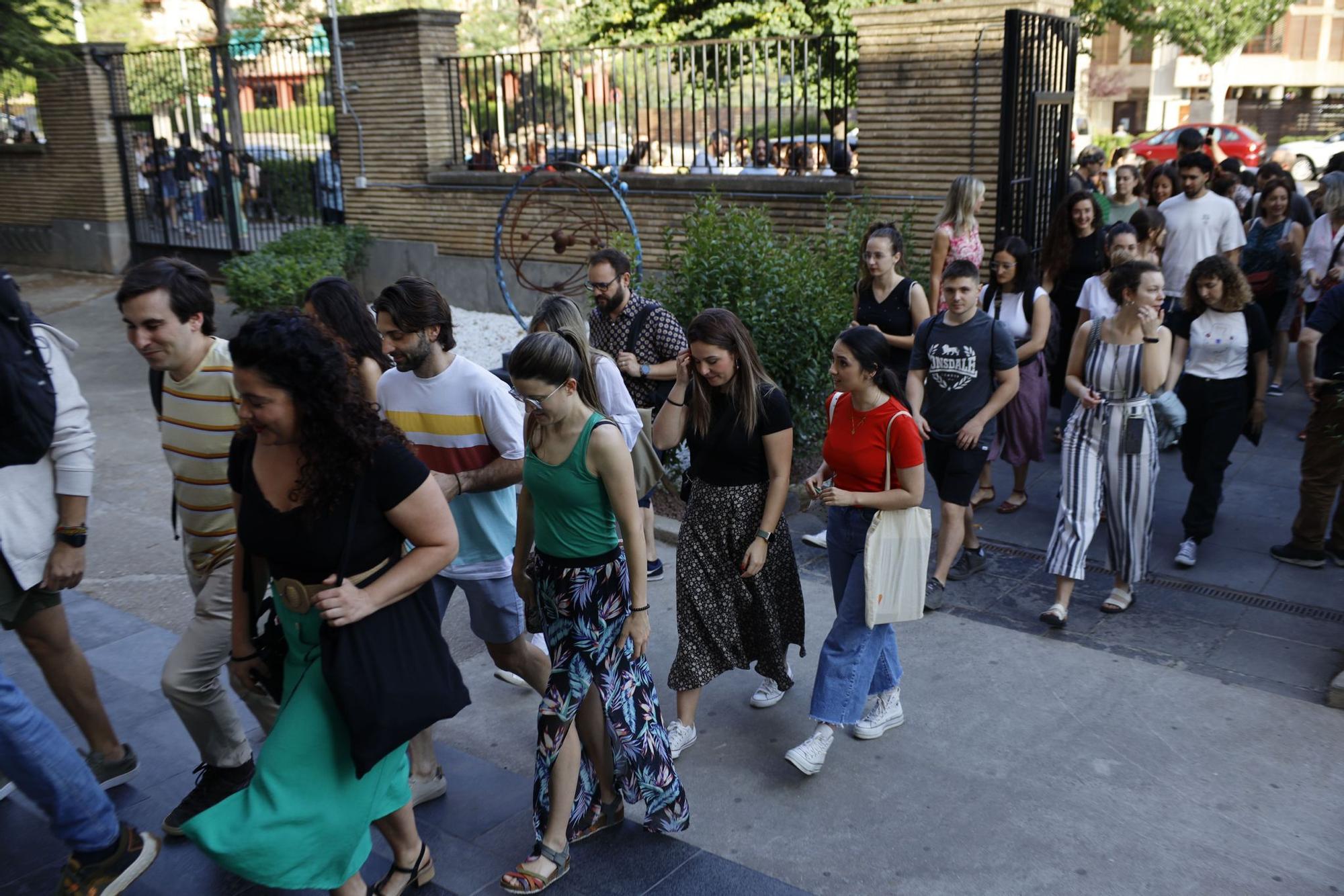 Miles de aspirantes se presentan a las oposiciones de educación