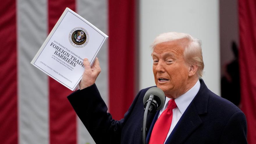 Trump contradice a sus asesores y se abre a negociar los aranceles