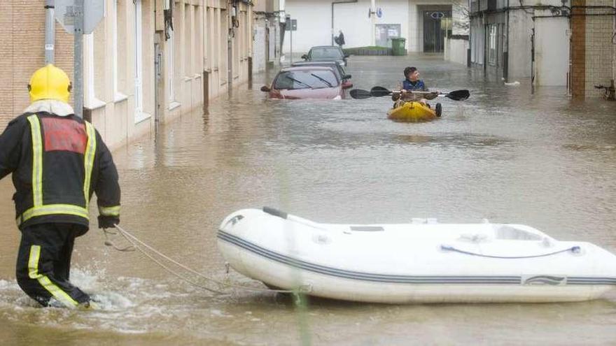 Una de las calles del barrio de Cantalarrana durante la inundación de marzo de 2016.