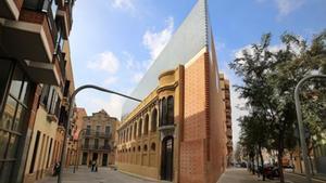 L’edifici de Cristalleries Planell, ara rehabilitat i seu de diverses entitats de les Corts.