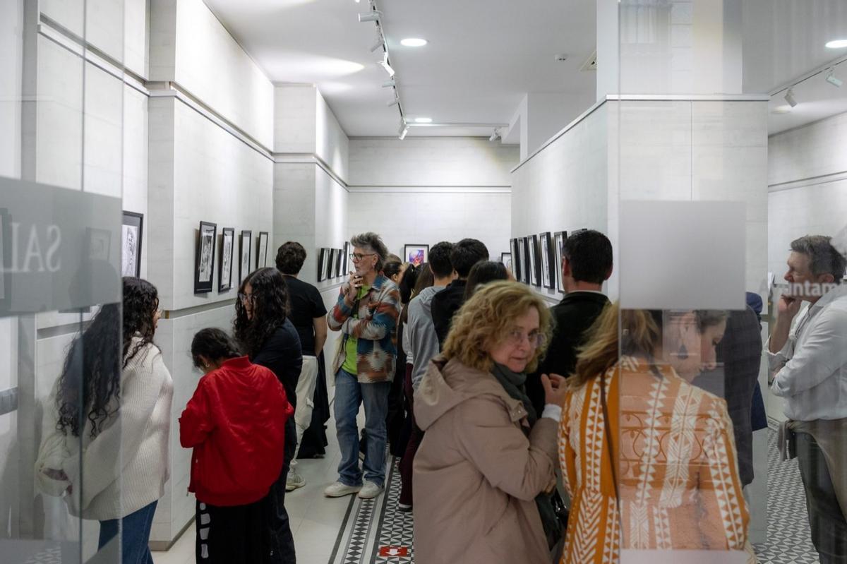 El IES Aguilar y Eslava muestra el talento artístico de su alumnado en la Casa de la Cultura de Cabra.