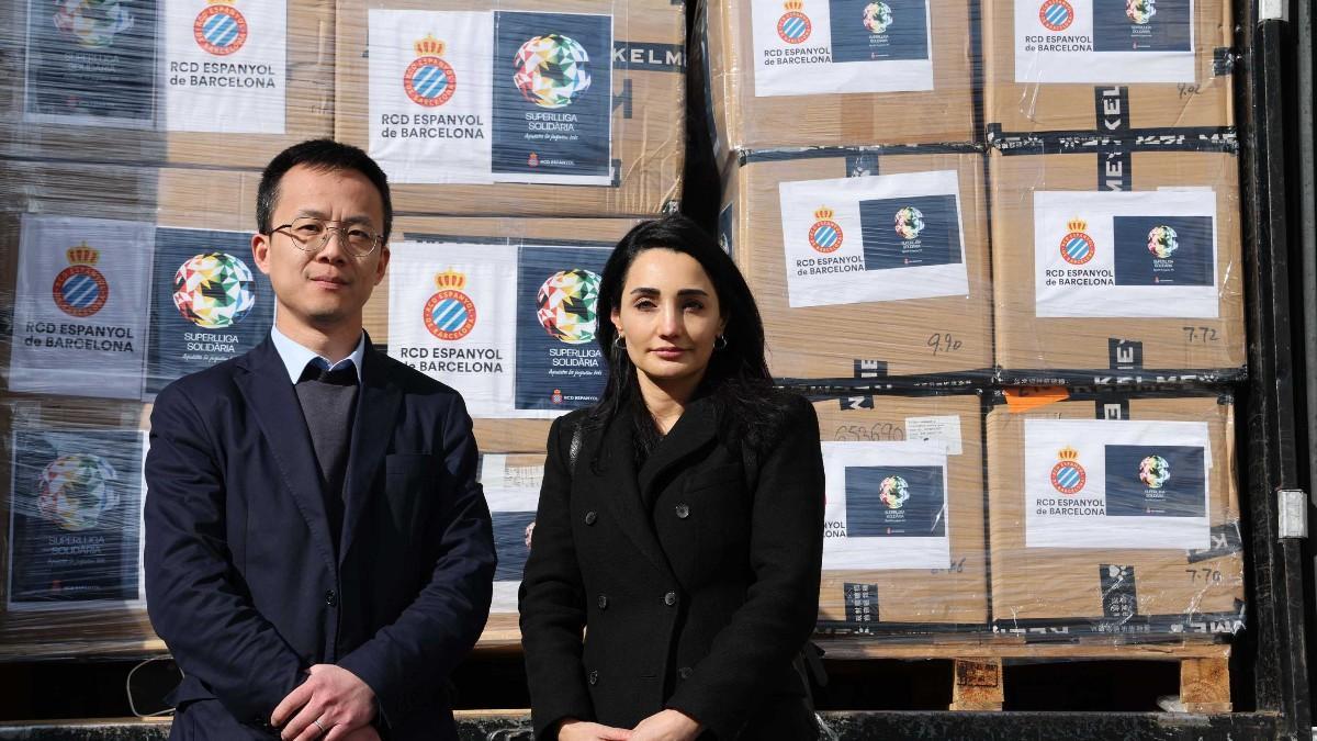 Mao Ye hizo entrega de un lote de productos para los damnificados por el terremoto