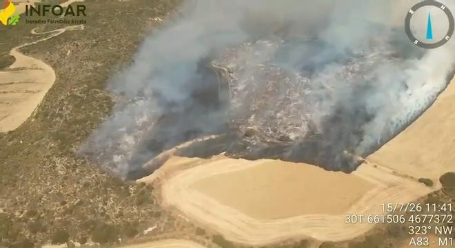 Un incendio forestal en Zaragoza obliga a evacuar dos poblaciones y a cortar una carretera