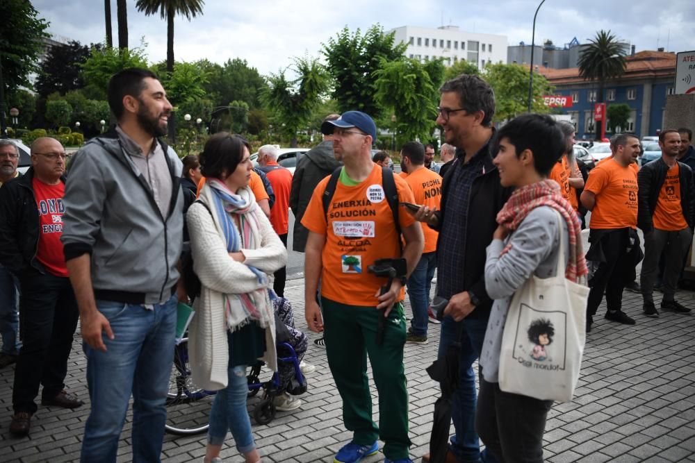 Representantes del comité de empresa de la fábrica coruñesa se han encerrado en la Delegación del Gobierno en Galicia