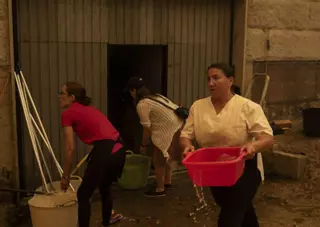 Las hosteleras que evitaron una desgracia: «Vimos el fuego a 200 metros y enseguida lo teníamos encima»