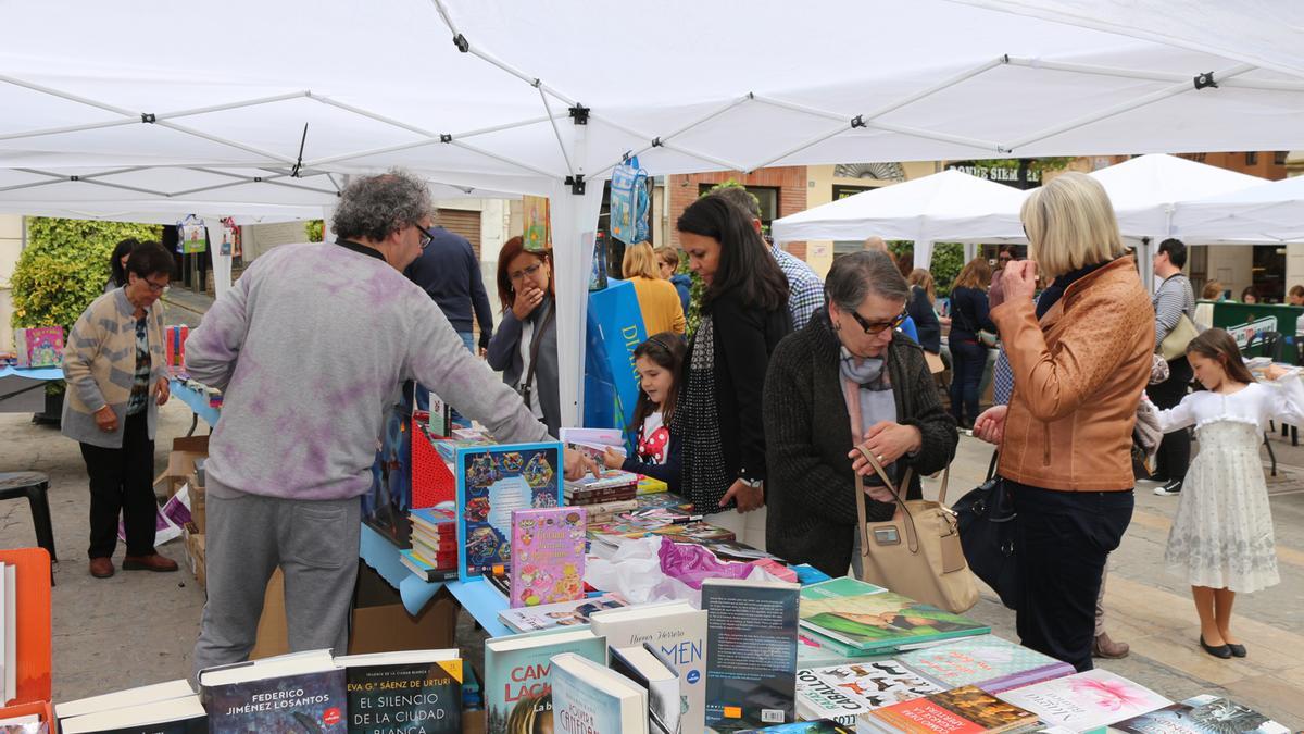 Una de las anteriores ediciones de la Feria del Libro de Segorbe.