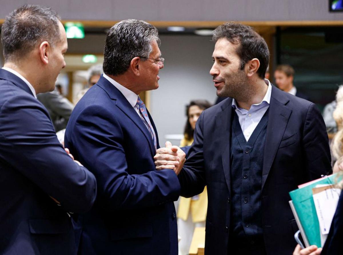 La UE i els EUA pacten intensificar les negociacions pels aranzels La UE i els EUA pacten intensificar les negociacions pels aranzels