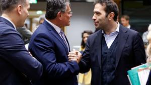 La UE i els EUA pacten intensificar les negociacions pels aranzels