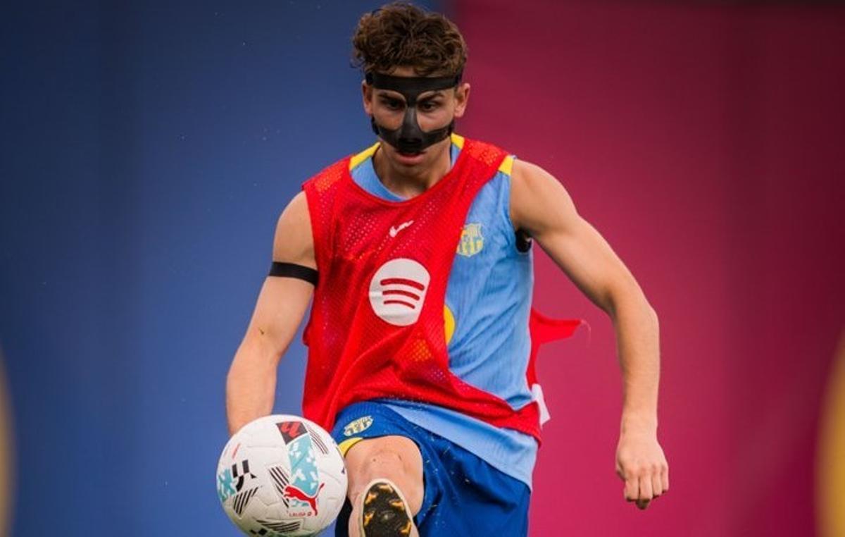 Fermín, en el entrenamiento con máscara protectora.