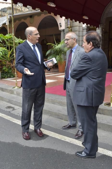 Fernando Clavijo asiste al II Foro de ...