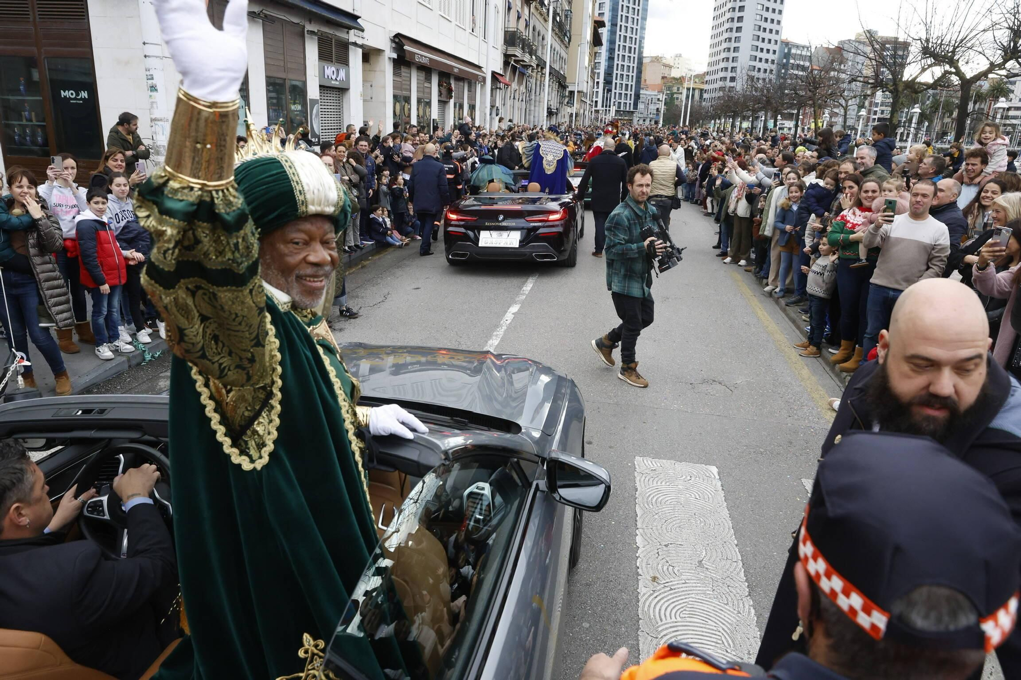 En imágenes: Los Reyes Magos desembarcan en Gijón