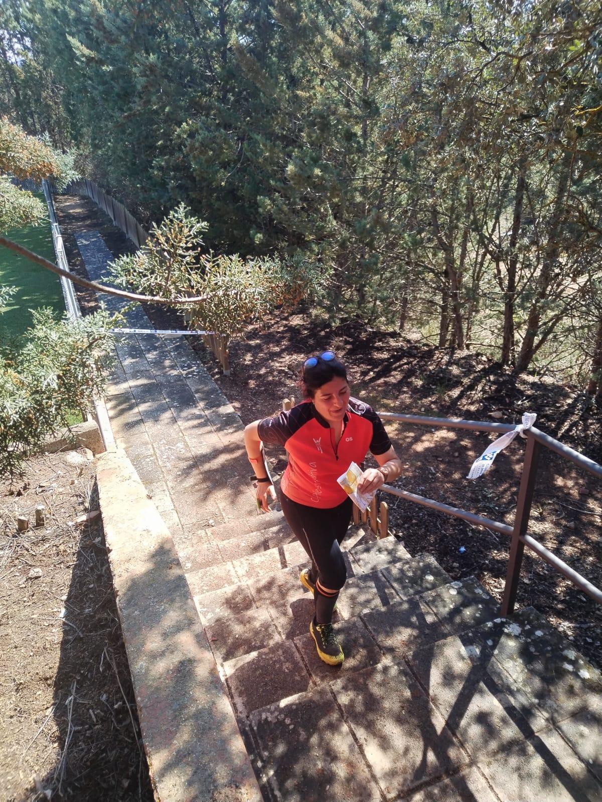 Atleta del CAX Orientació en la prueba en Teruel.