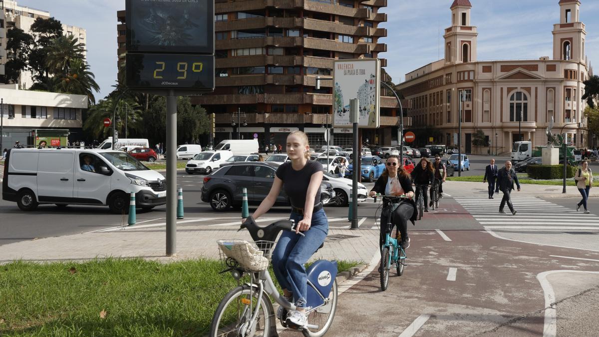 Termómetro a 29 grados en València el pasado 8 de noviembre.