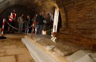"Pone los pelos de punta", dicen las visitas en la cripta del Naranco