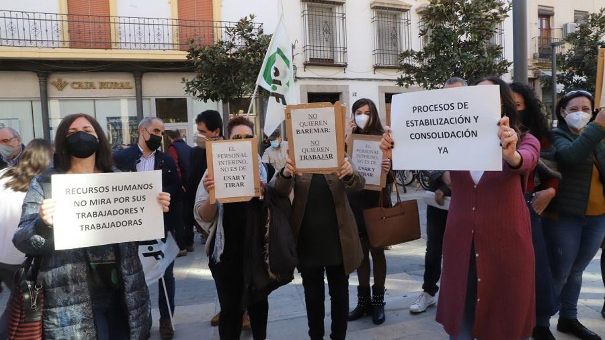 Trabajadores municipales reclaman la estabilización del personal interino.