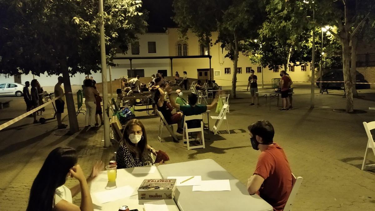 El Naranjo se llenó de juegos de mesa gracias a la acción llevada a cabo entre Efecto Naranja, Jugamos Todos y la Delegación de Juventud