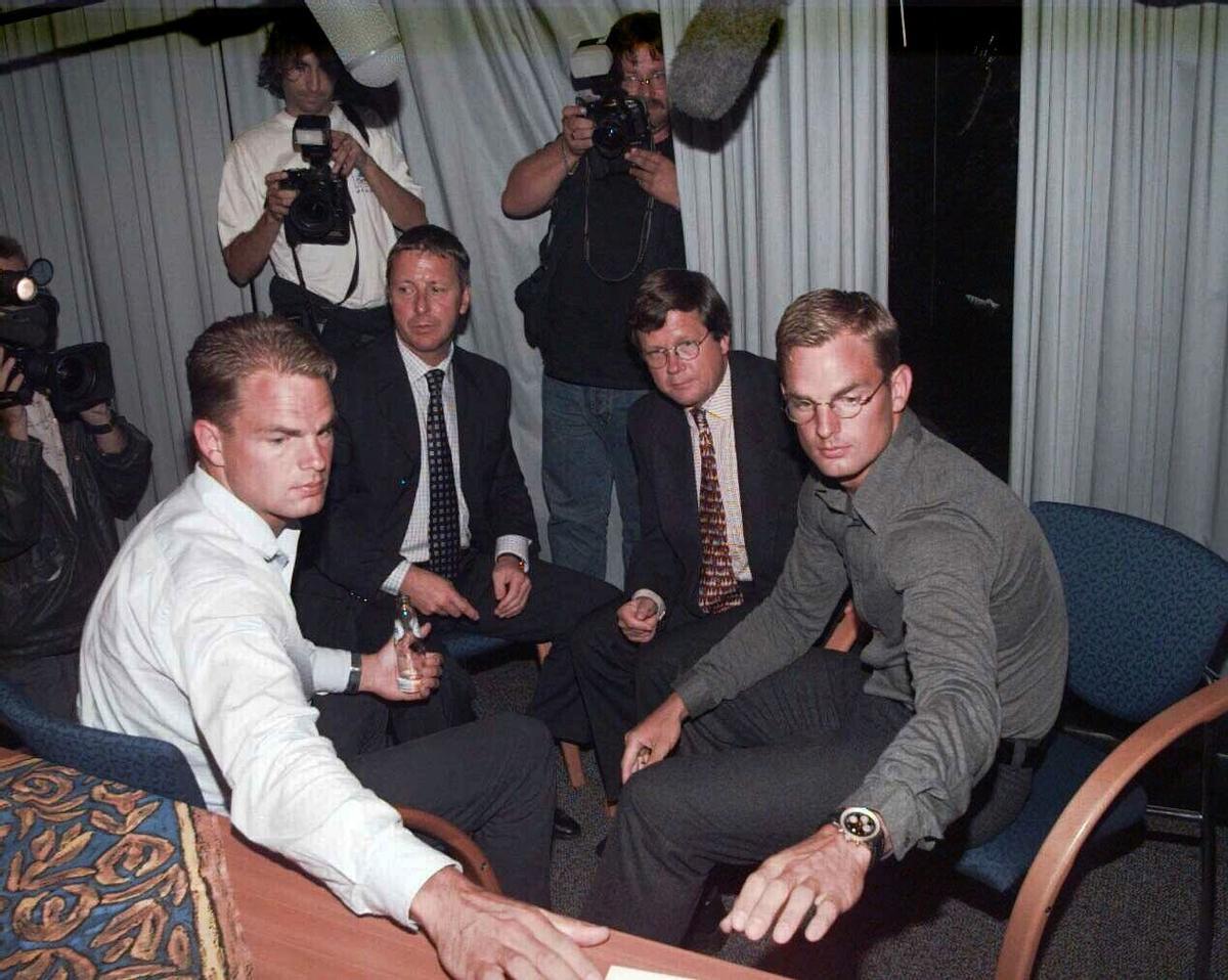 Los hermanos De Boer en el tribunal de arbitraje denunciaron al Ajax