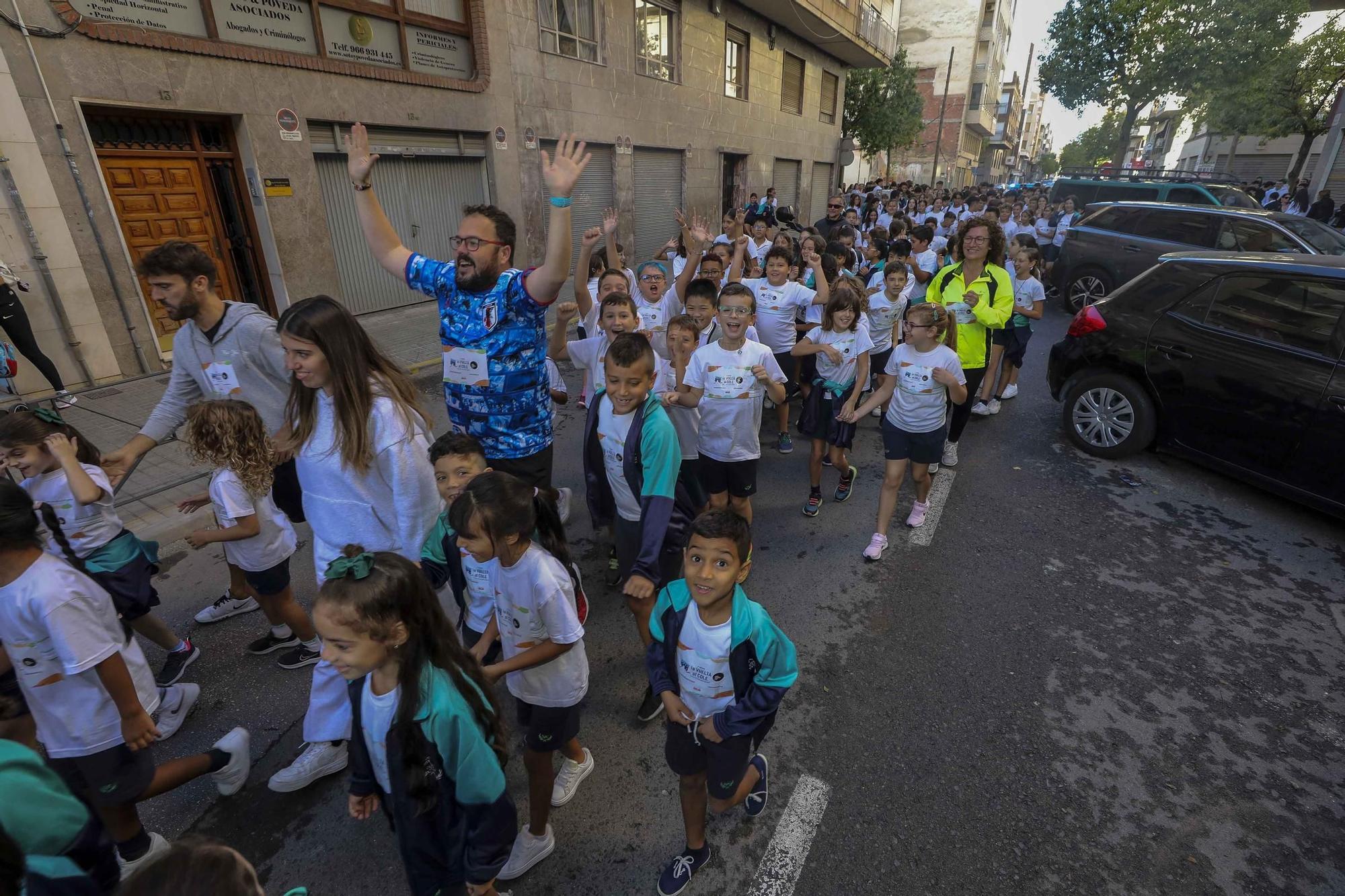 La carrera solidaria contra la leucemia infantil en el colegio San Jose de Calasanz Elche