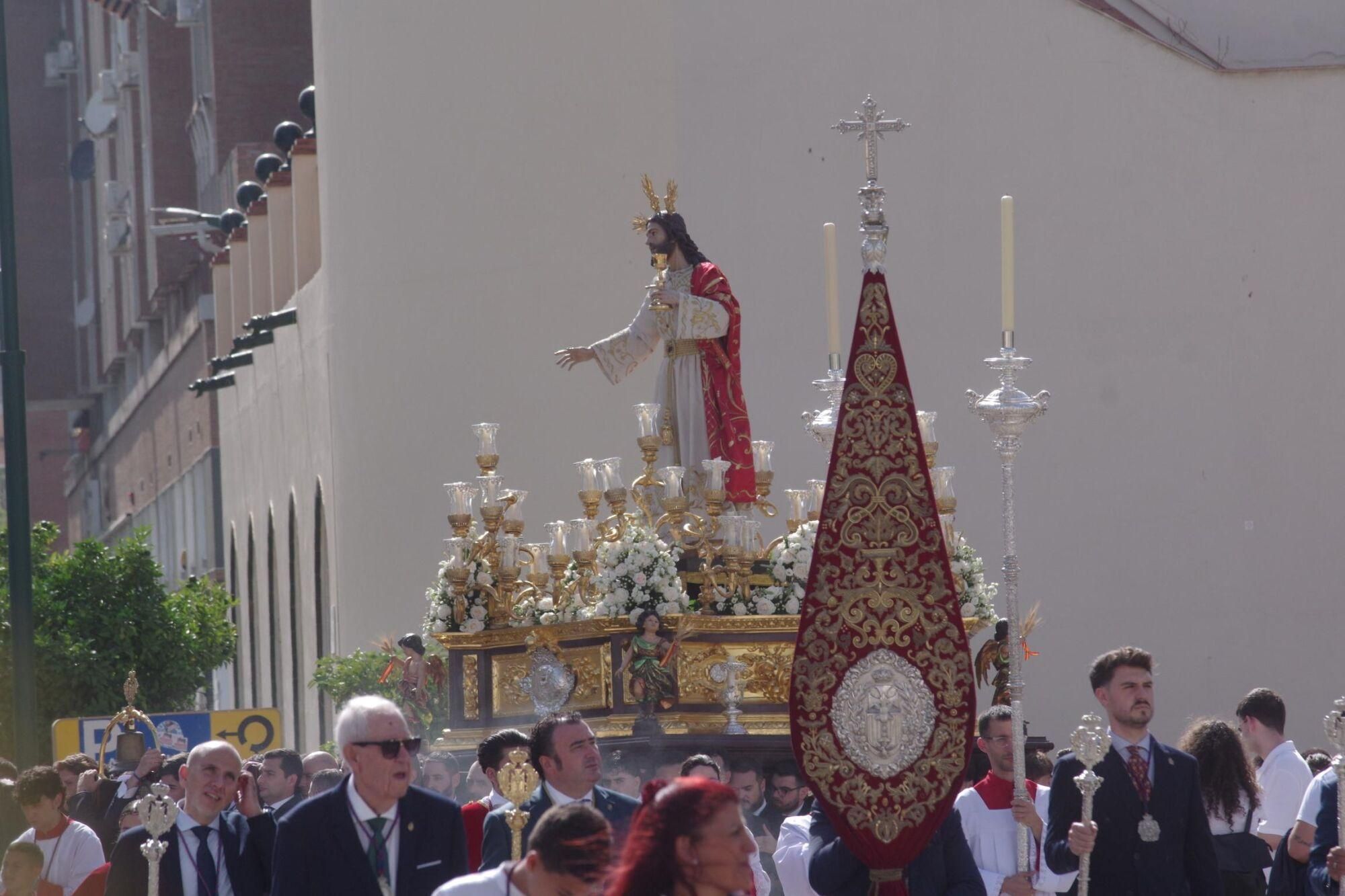 Traslado del Señor de la Cena para presidir el altar del Corpus de Málaga que monta la cofradía