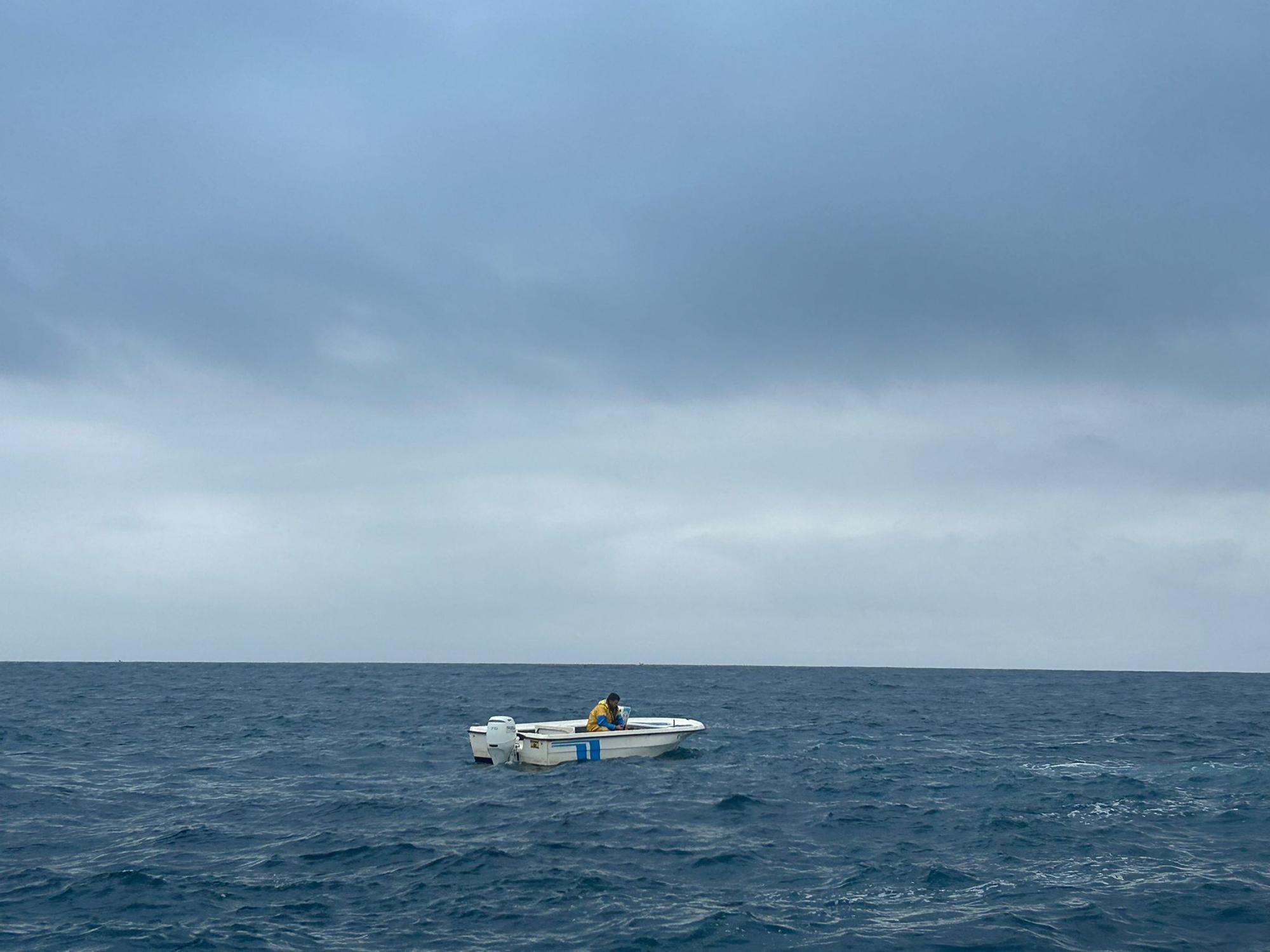 EN IMÁGENES: Así luchan los mariscadores de Luanco por cada kilo de percebe en el cabo Peñas