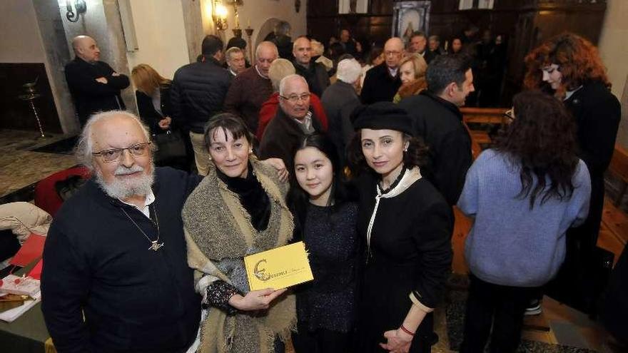 La presentación del libro-disco &quot;Essentia Montsacro&quot;, ayer, en la iglesia de San Esteban.