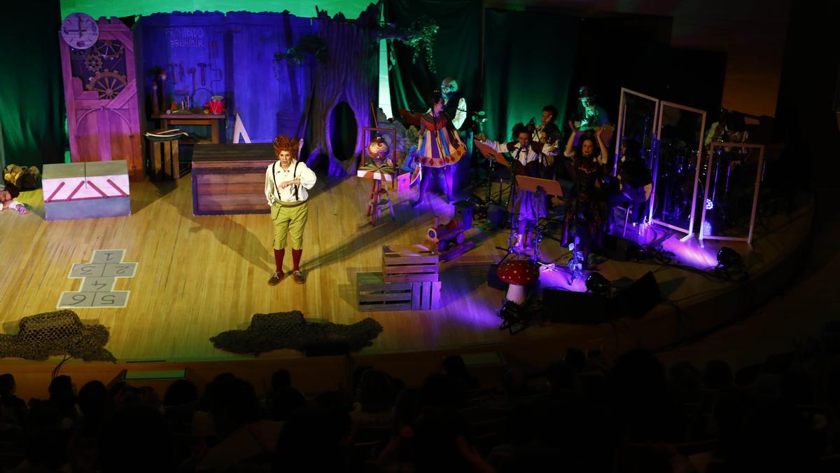 Almozandia, durante su concierto en la sala Luis Galve del Auditorio de Zaragoza.