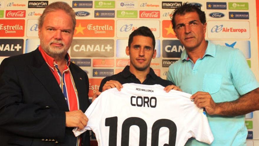 Ferran Corominas, Coro, ha sido presentado esta mañana como jugador del Real Mallorca.