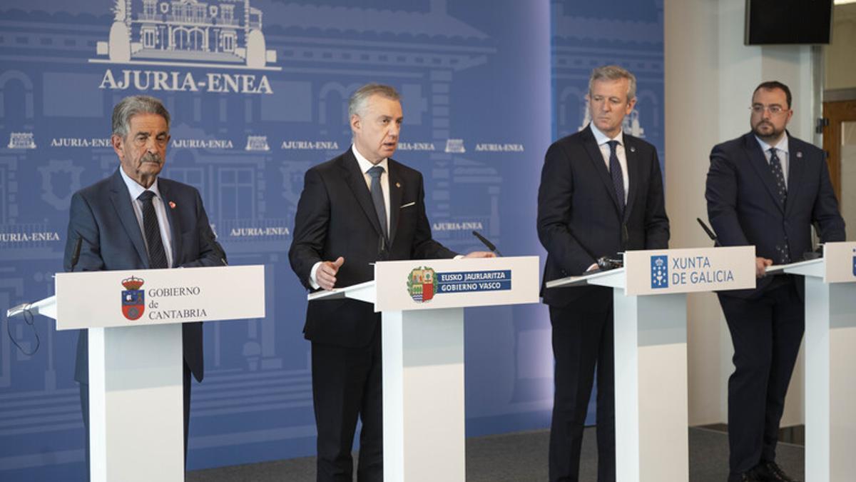 Los presidentes de Cantabria, Euskadi, Galicia y Asturias en la rueda de prensa posterior a la reunión que han mantenido para intercambiar reflexiones e iniciativas en torno a los retos comunes de los territorios atlánticos