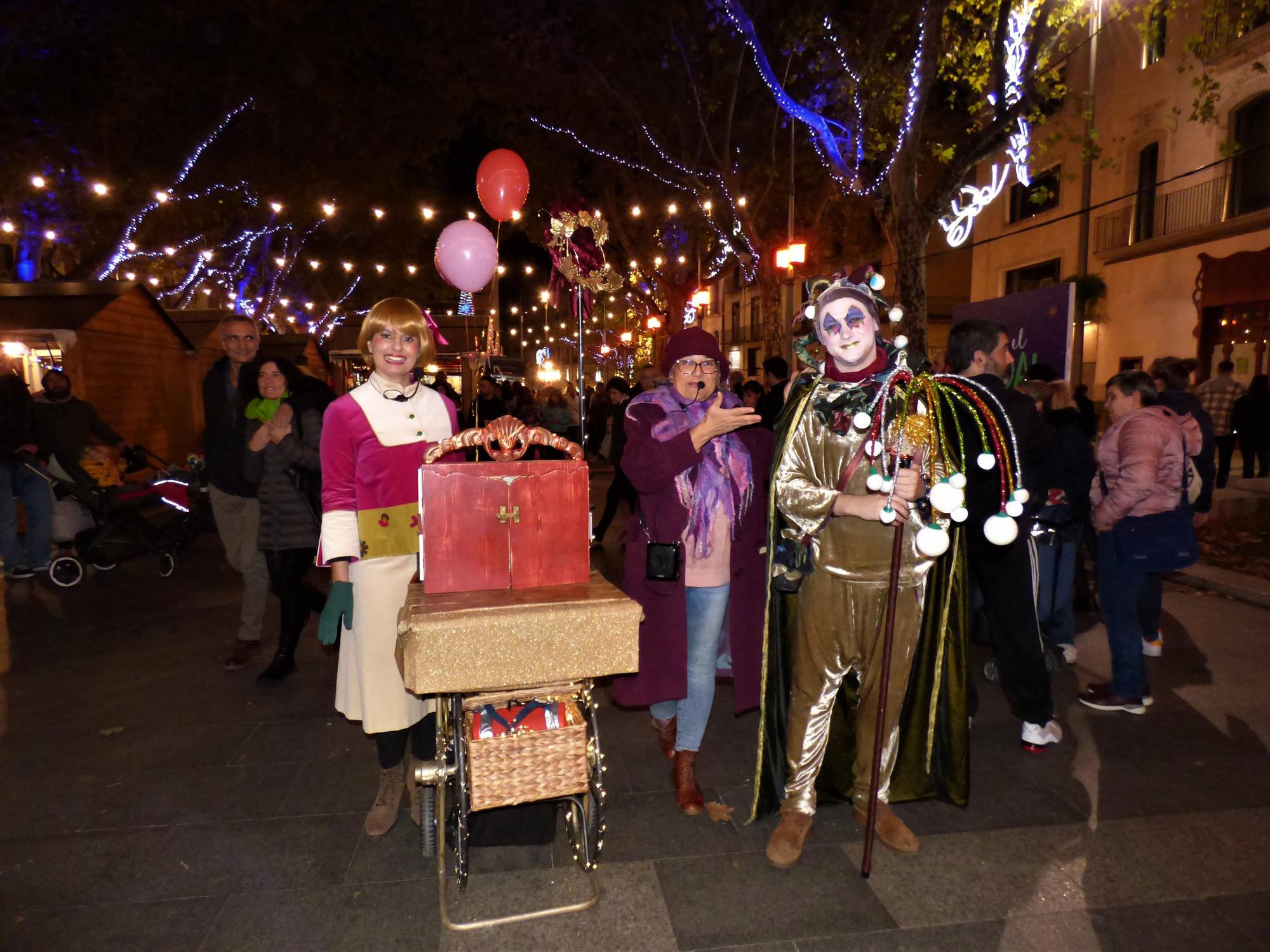 En Fumera, la Nadalina i la Bel inauguren el mercat de Nadal de Figueres