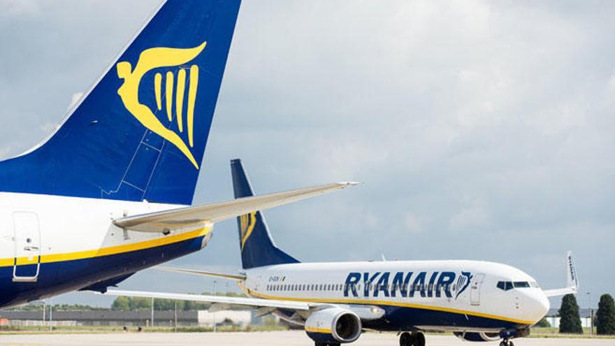 Ryanair ofrece contratos en Palma a cambio de pagar un curso de 4.000 euros