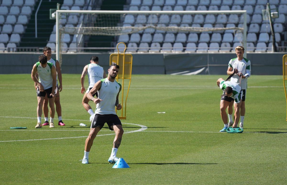 Álex Martín, durante la sesión del Córdoba CF del viernes en El Arcángel.
