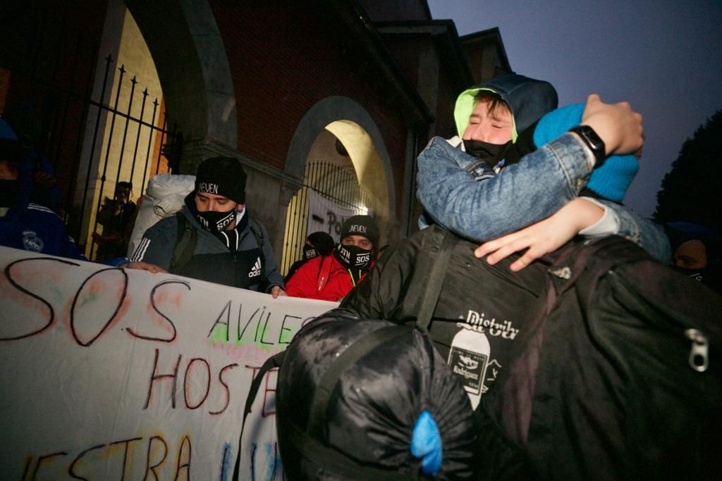 Los autónomos salen de sus encierro en la iglesia de La Felguera