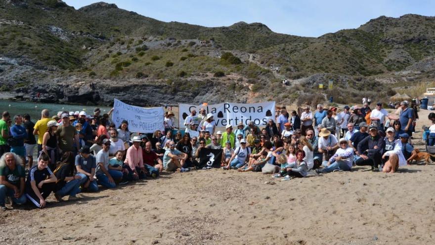 Concentración ecologista en Cala Reona