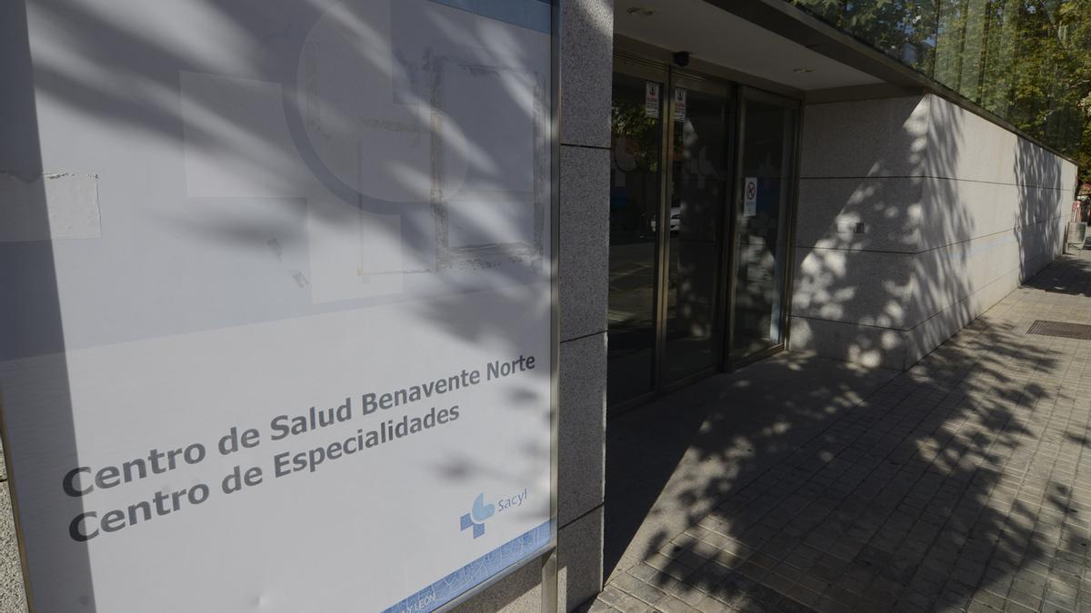 La instalación solar fotovoltaica se instará en el tejado del edificio sanitario.