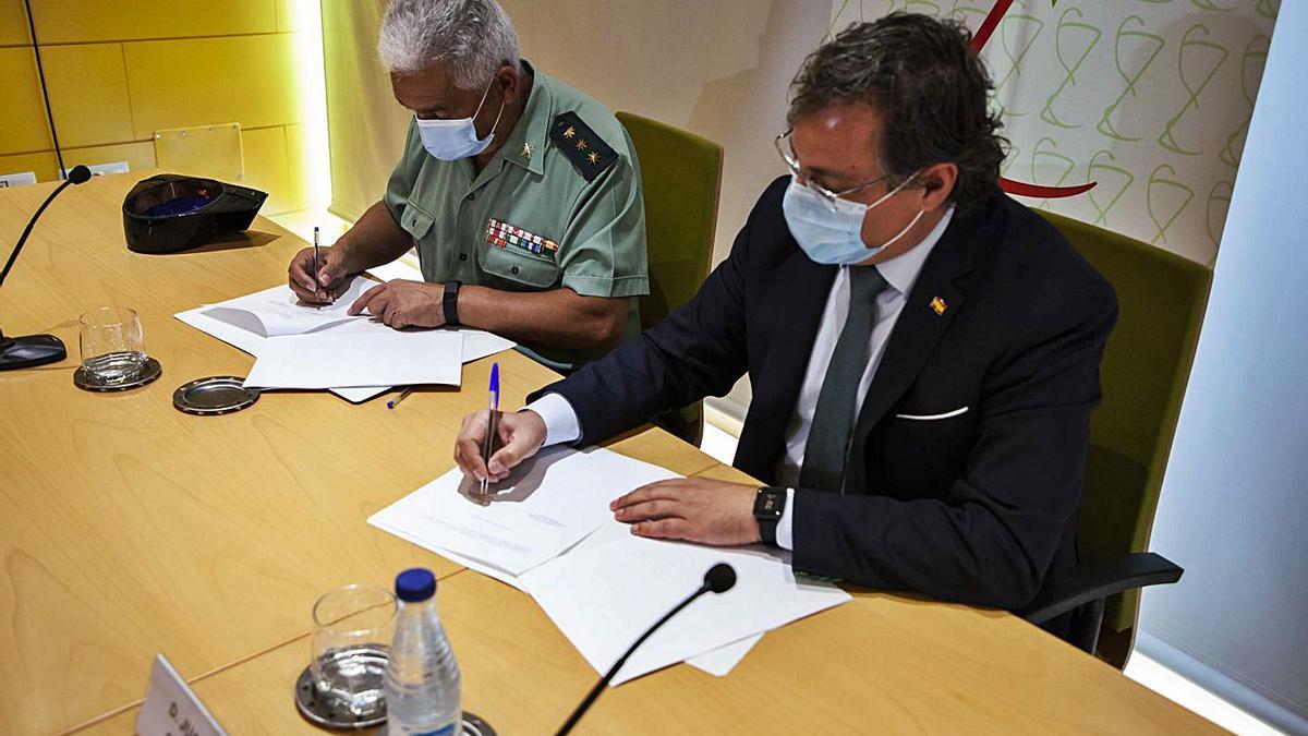 Rodríquez Zabala y Prieto Corpas firman el convenio. | Nico Rodríguez