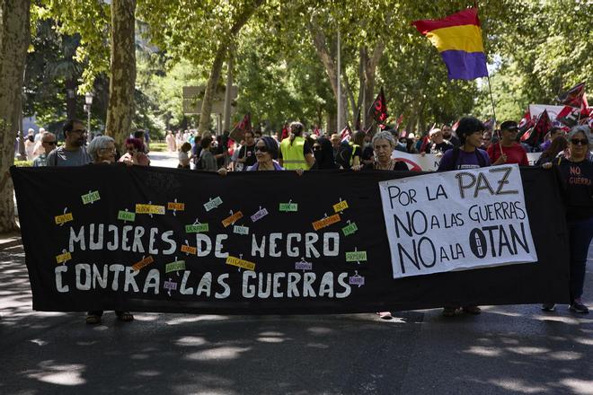 Marcha multitudinaria contra la cumbre de la OTAN en Madrid