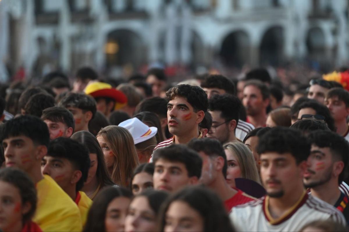 Fotogalería | Así se vive la final del Mundial 2026 en la Plaza Mayor de Cáceres Fotogalería | Así se vive la final del Mundial 2026 en la Plaza Mayor de Cáceres