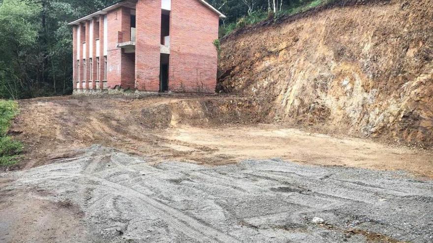 Castropol estrena aparcamiento para visitar las cascadas del Cioyo