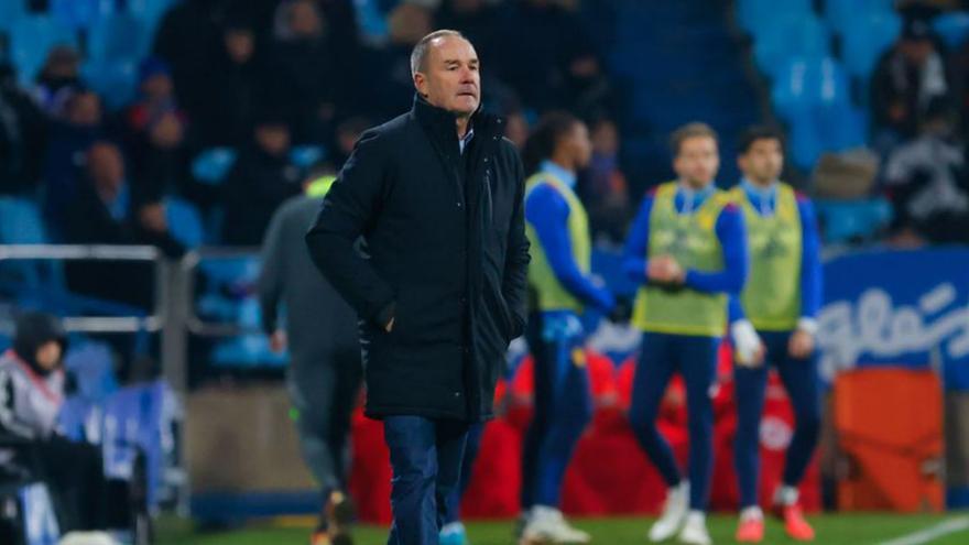 Víctor Fernández, en el Zaragoza-Oviedo. | EFE