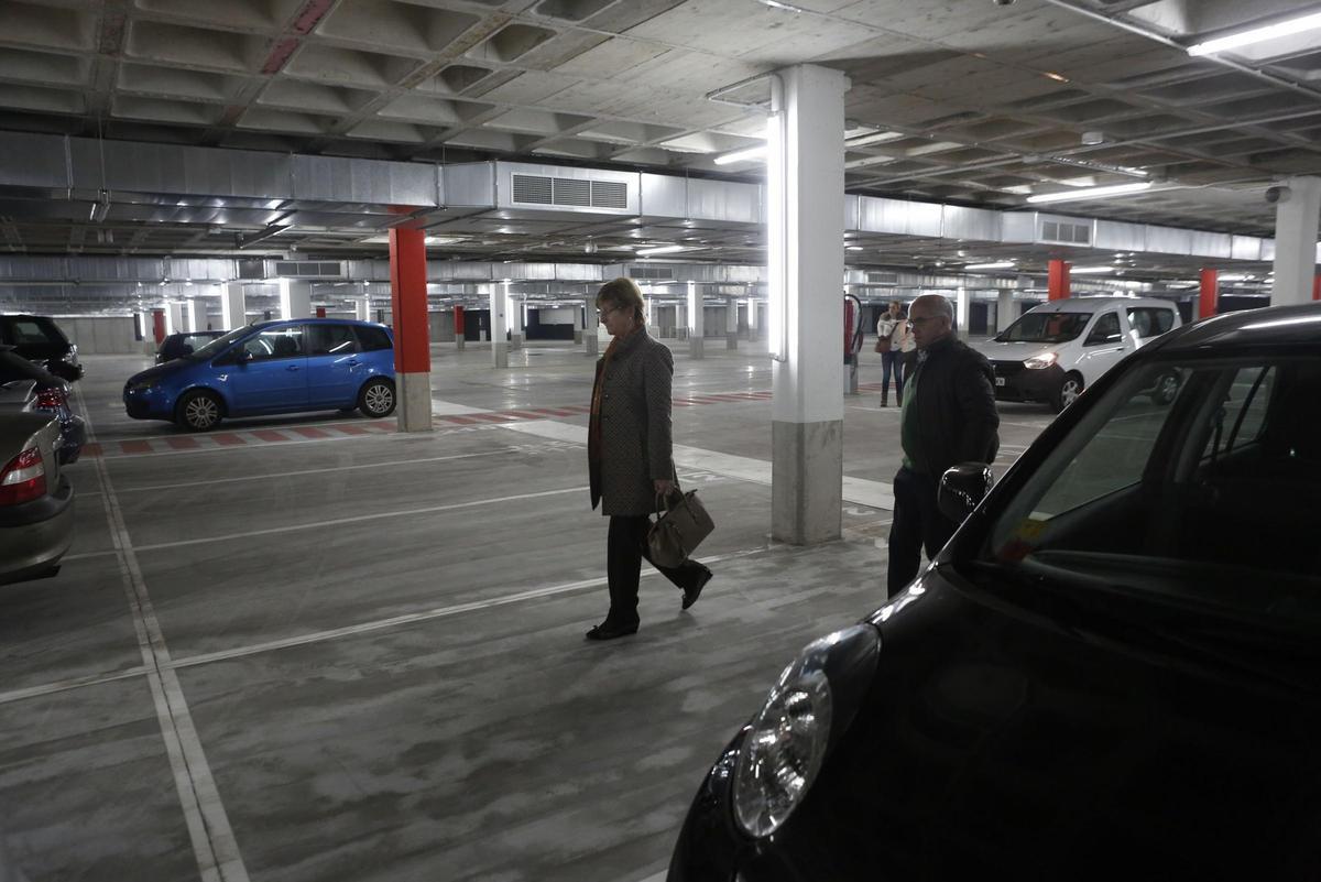 Usuarios del aparcamiento del Niemeyer