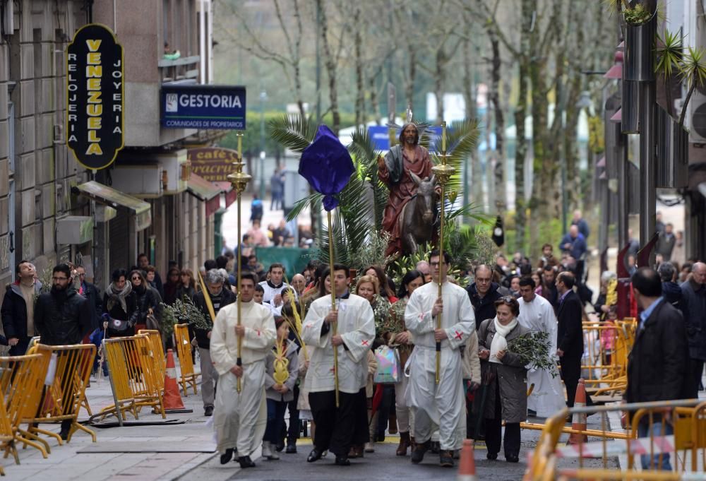 Semana Santa en Pontevedra 2016 | La Burrita recupera el recorrido entre la iglesias de San José y la escalinata de San Francisco