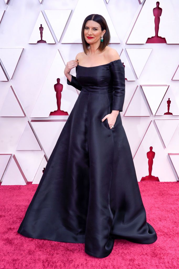 Laura Pausini, espectacular en los Premios Oscar, con un vestido de Valentino