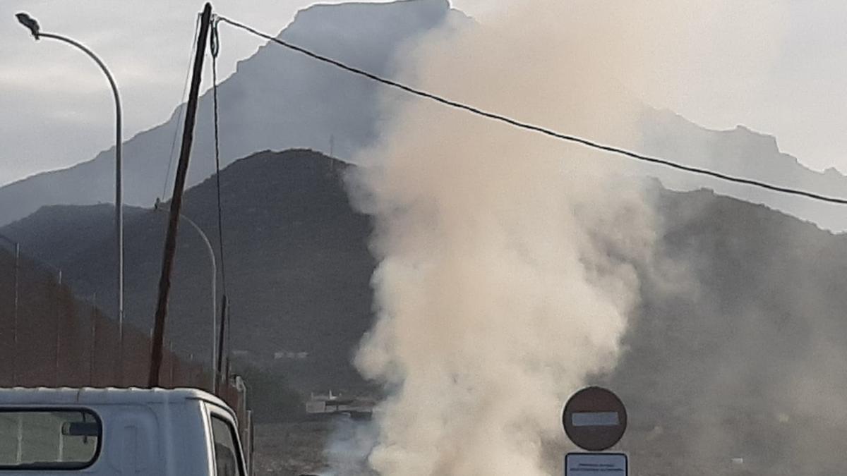 Declarado un incendio en Miraverde, Adeje