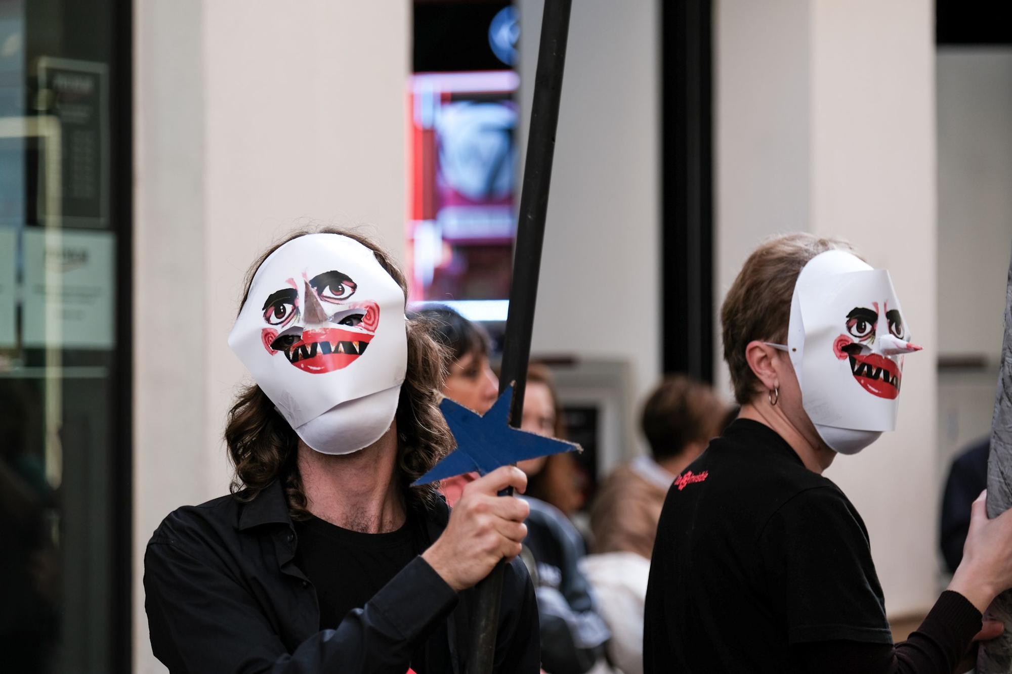 Manifestación contra el desalojo de La Casa Invisible