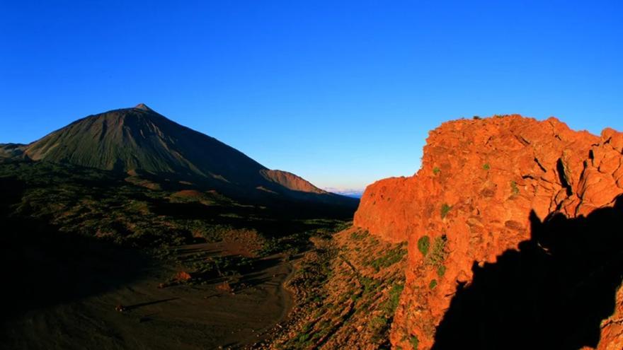 El cálido invierno deja sin nieve el Teide