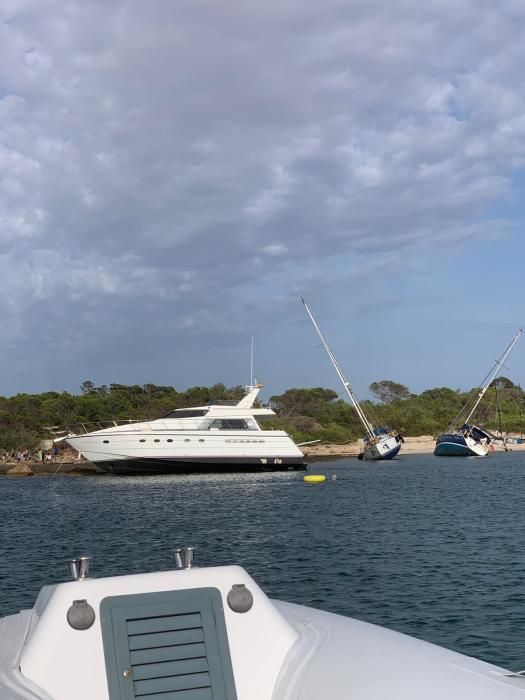 Barcos varados en la Colònia de Sant Jordi